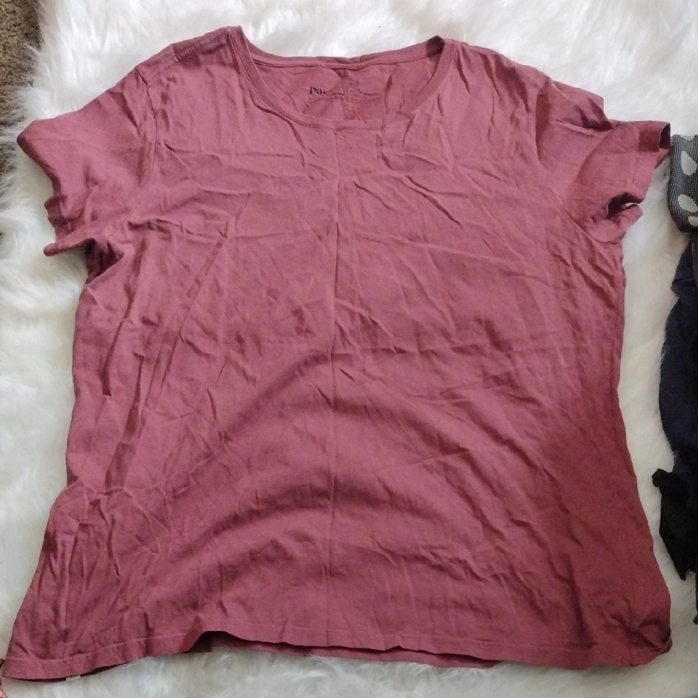 Pact Women's Short Sleeve Tee in Rosewood